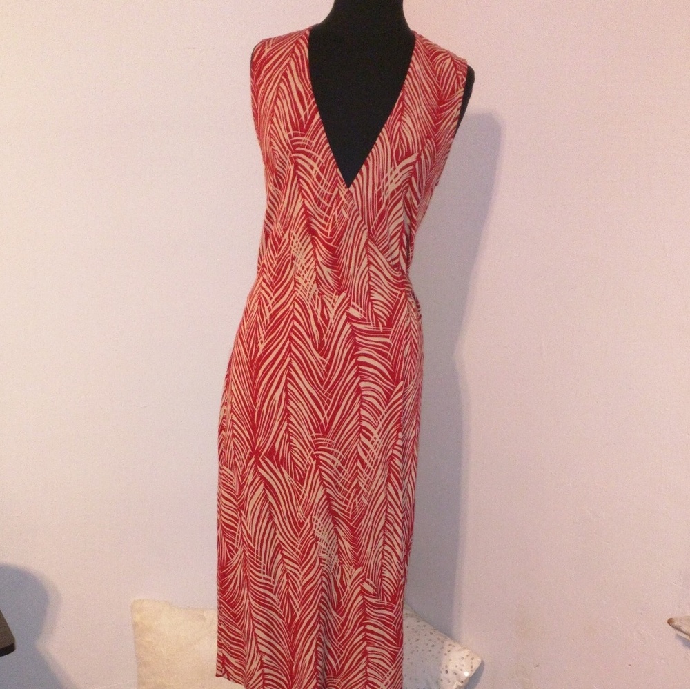 V-neck sleeveless wrap dress